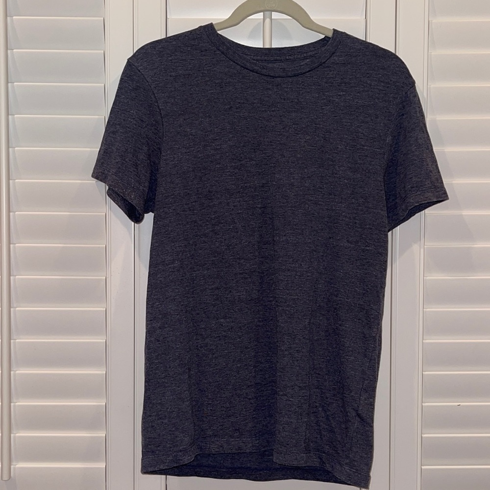 2 Nice Basic Tees - Picture 3 of 4